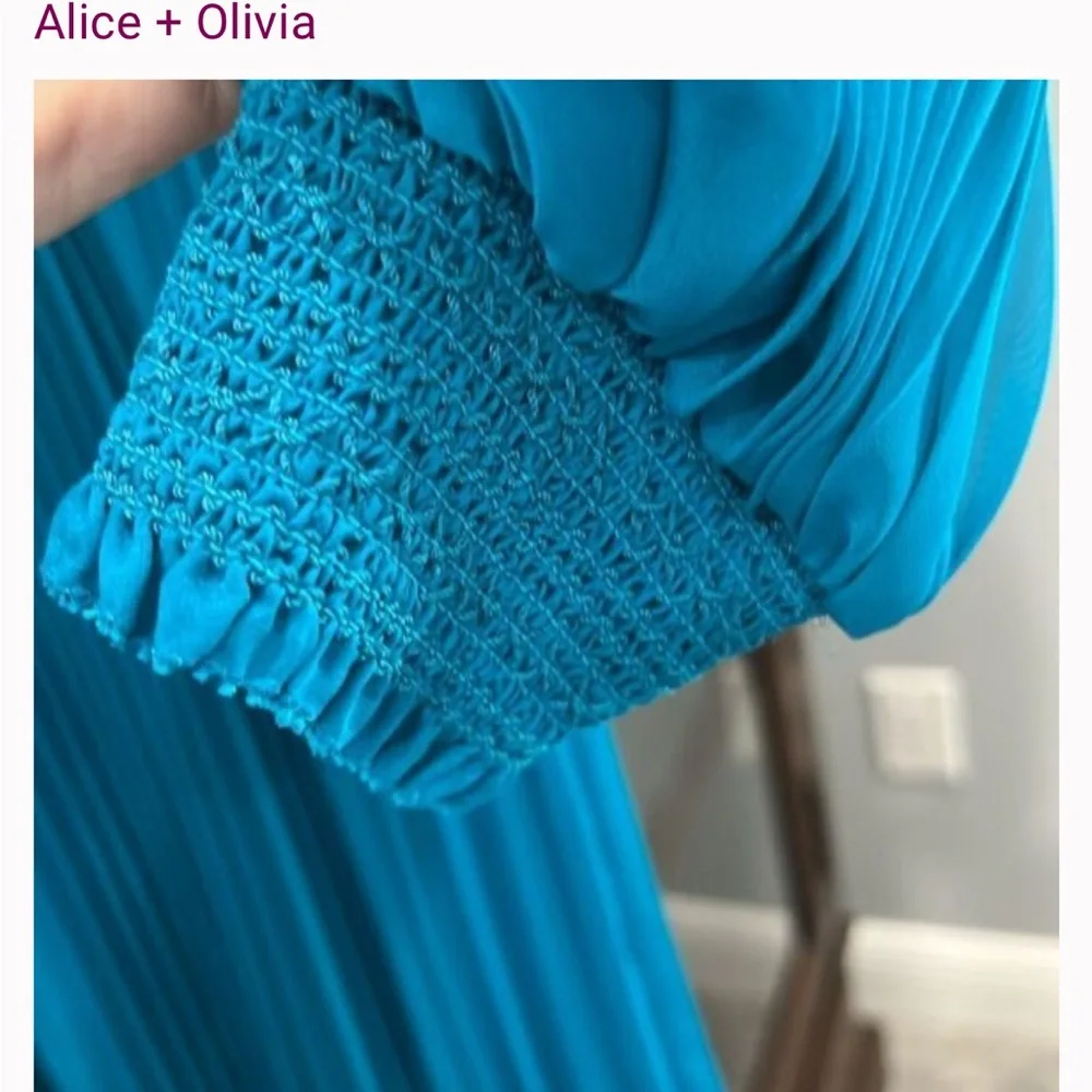 NWOT Alice + Olivia Blue Long Sleeve Pleated Dress
